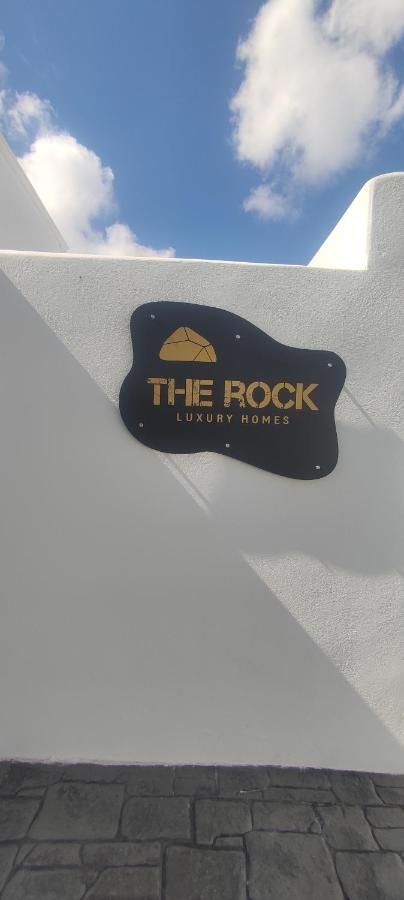 The Rock Luxury Homes 메사리아 외부 사진